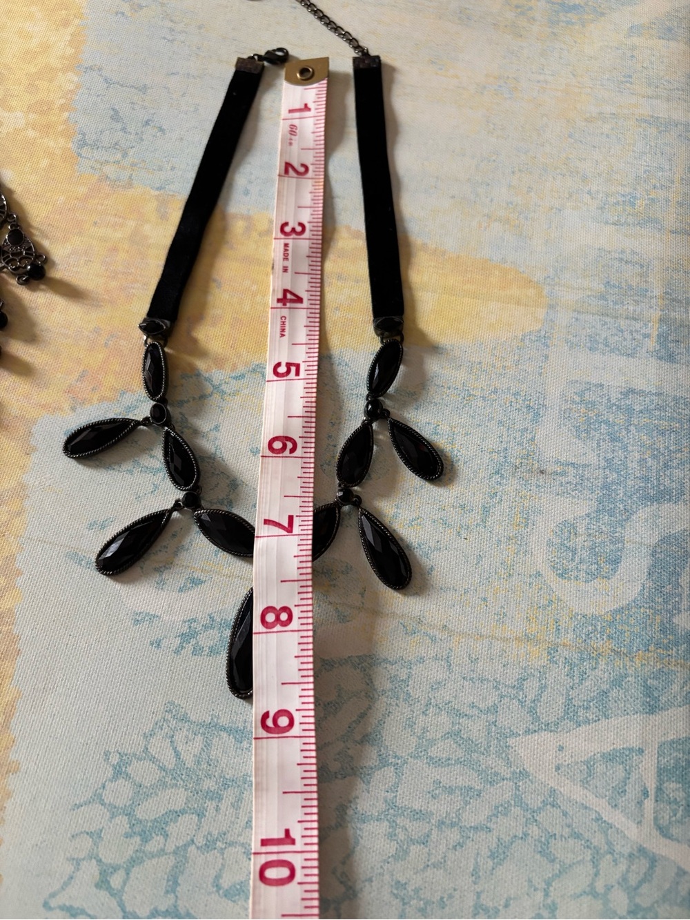 2 elegant Black beaded necklaces.V shape black chain and other ribbon neckline. - Picture 7 of 8
